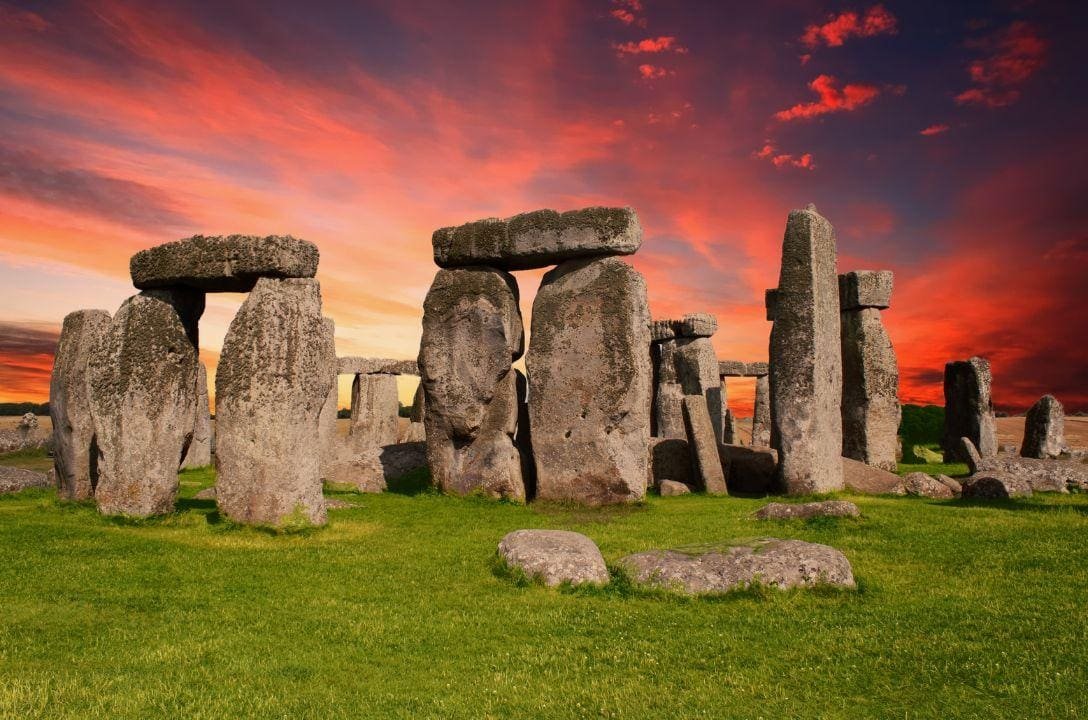 Fim do mistério? Cientistas desvendam origem da Pedra do Altar de Stonehenge