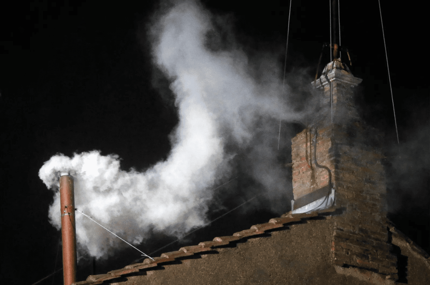 Fumaça Branca no Vaticano: Habemus Papam!