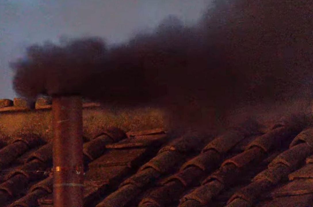 Fumaça preta no conclave: O papa ainda não vem!