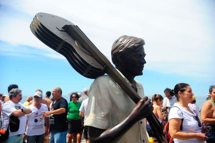 Hoje é Dia: Tom Jobim, Catulo de Paula e Dia do Forró são destaques