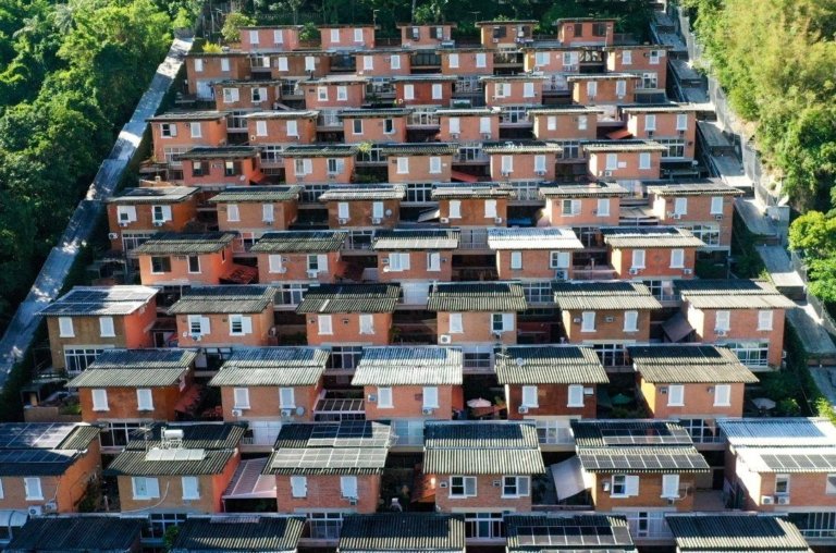 Inspirado em favelas, condomínio no Rio tem imóveis milionários
