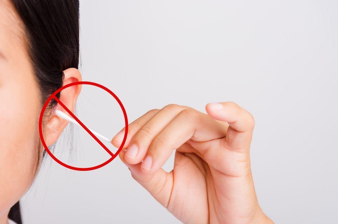 Já imaginou que o cotonete pode ser inimigo do seu ouvido?