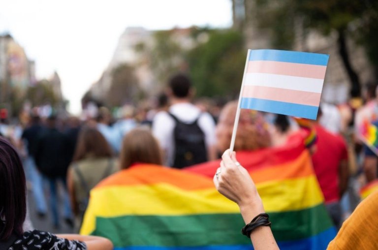 Lésbicas, gays e bissexuais anunciam racha com ativismo trans