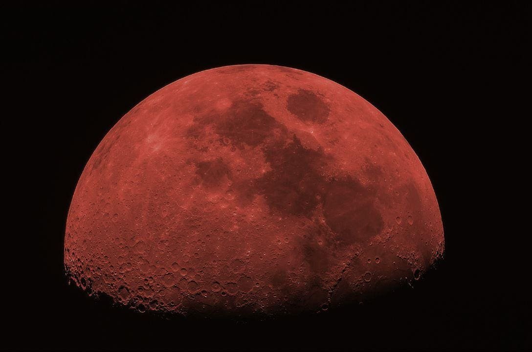 “Lua de Sangue” - Eclipse lunar total será nesta noite