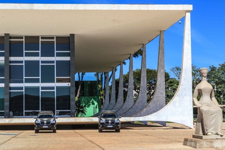 Maioria do STF mantém decisão de Dino que liberou emendas