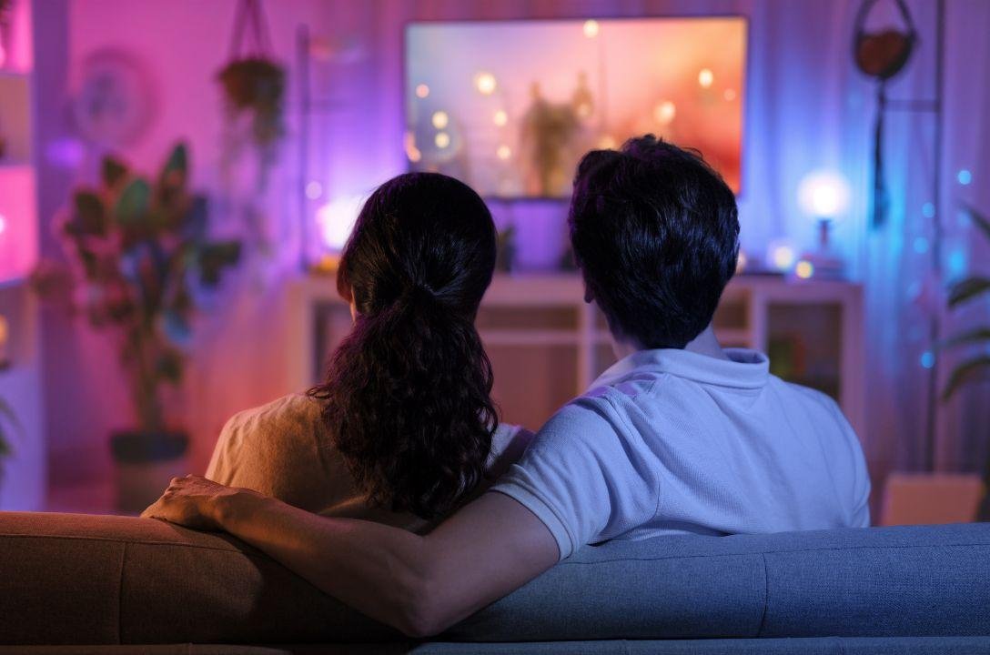 Maratonar séries faz mal ou bem? O que diz a ciência?