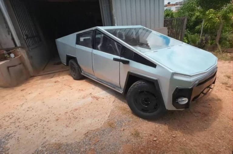 Mineiro transforma Fusca em Cybertruck e surpreende internet