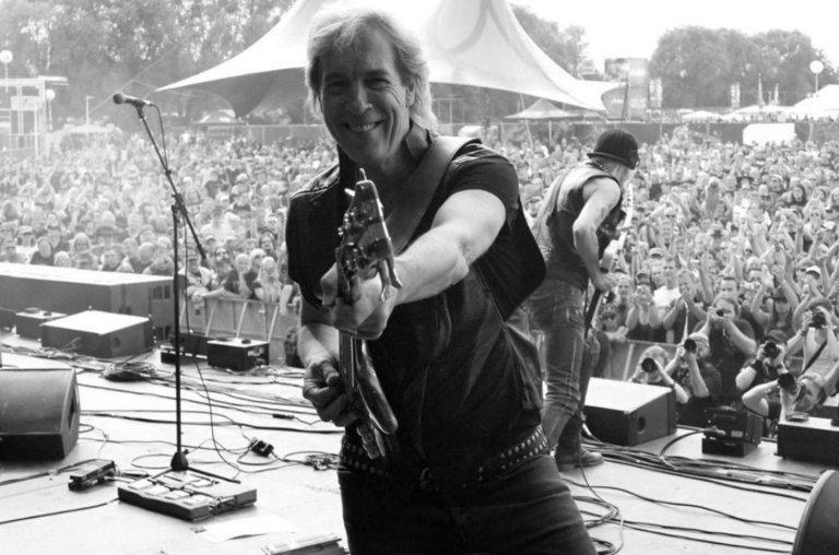 Morre Francis Buchholz, baixista da era clássica do Scorpions