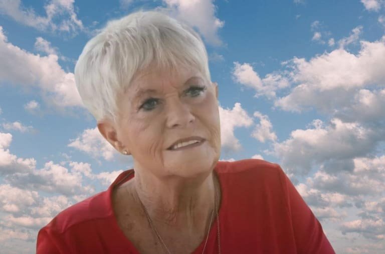 Mulher revive após 11 minutos de morte clínica e diz ter voltado com ‘mensagem de Deus’