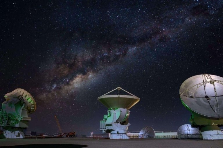 Neve no deserto? O maior telescópio do mundo travou