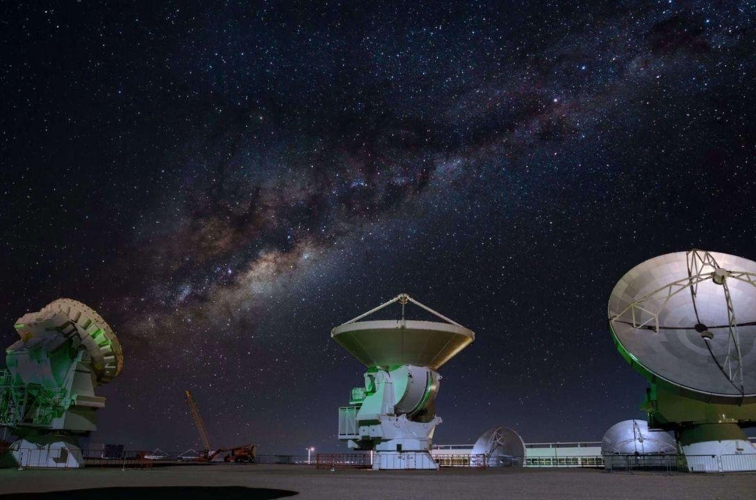 Neve no deserto? O maior telescópio do mundo travou