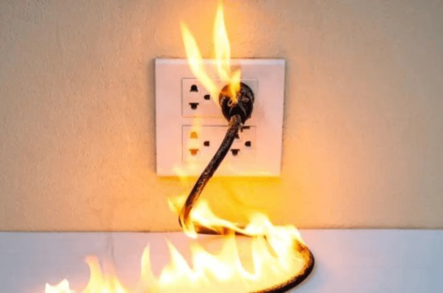 o eletrodomestico que deve ser desligado da tomada apos o uso para evitar incendios na cozinha 52ad7