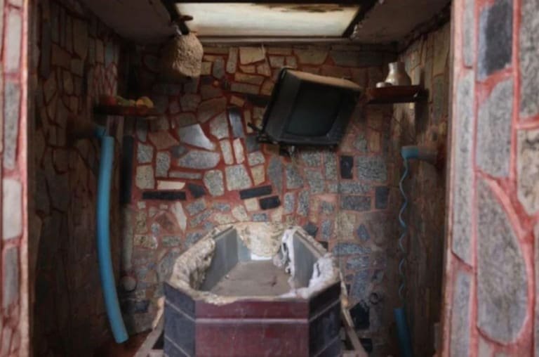 O ex-prefeito que construiu um túmulo à prova de morte!