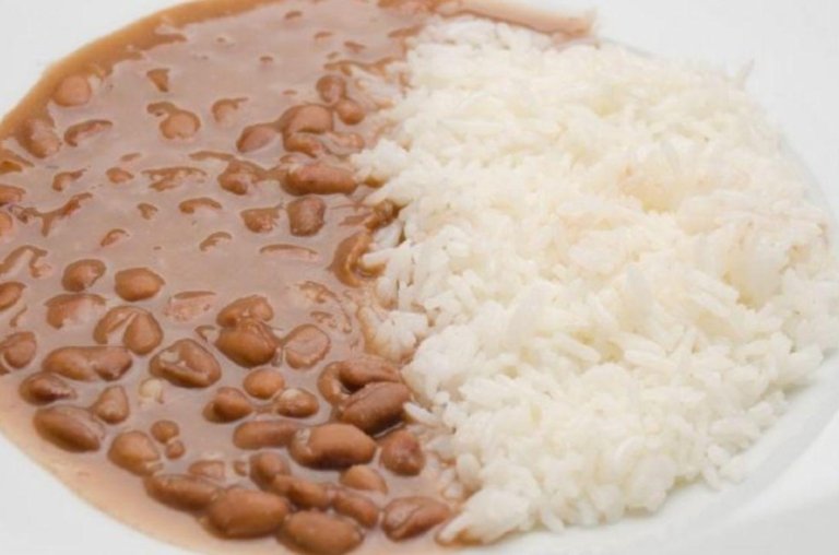 O prato mais comum do Brasil virou exemplo mundial de saúde