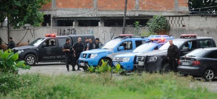 Operação policial na Maré causa fechamento de vias expressas no Rio