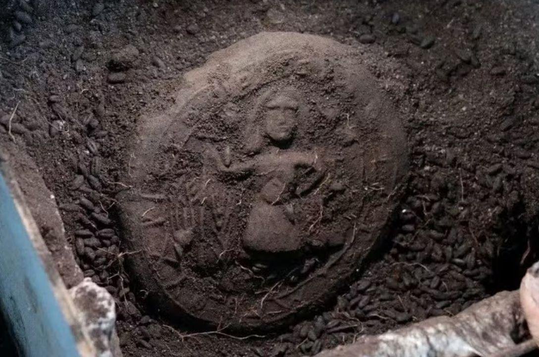 Pão de 1.300 anos com imagem de Cristo é encontrado na Turquia