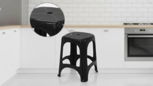 Para que serve o furo nas cadeiras e bancos de plástico?