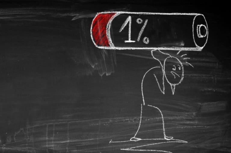 Por que a bateria social de muita gente acaba no fim do ano?