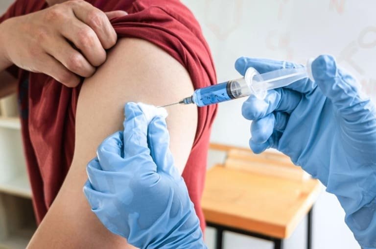 Por que algumas pessoas gripam mesmo com a vacina?