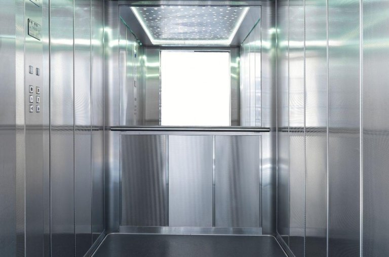 Por que todo elevador tem espelho? A resposta surpreende