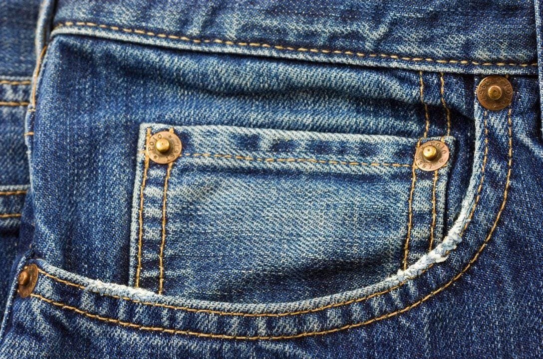 Pra que serve o bolso pequeno da calça jeans?
