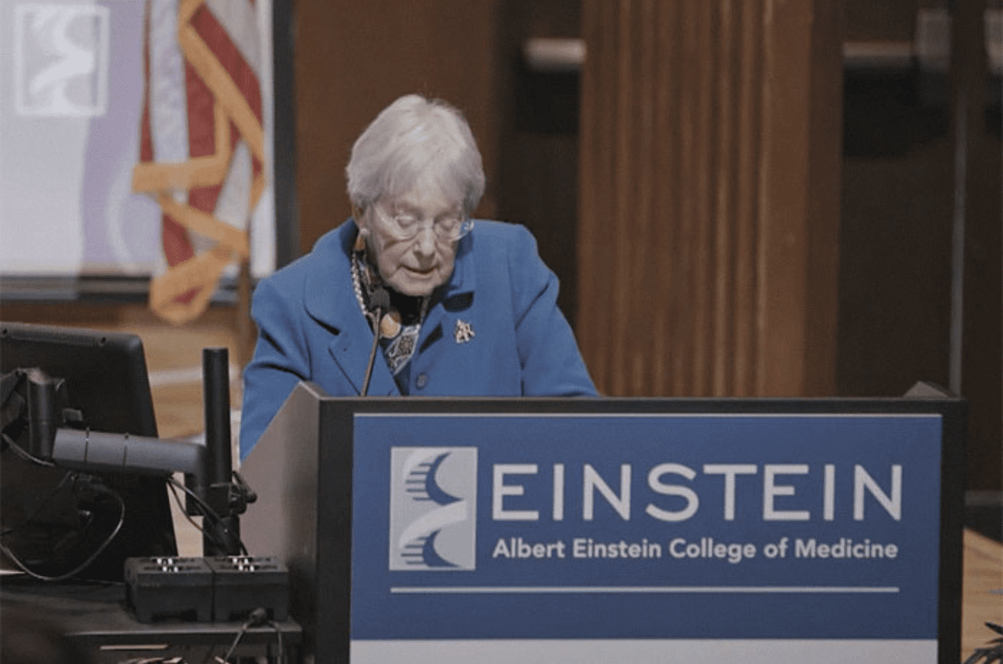 Professora doa US$ 1 Bilhão para faculdade de medicina e torna estudo acessível