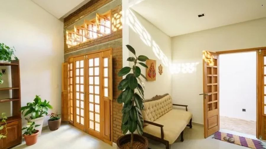 Casa de Mainha conquista prêmio global de arquitetura em 2026 A reforma não buscou luxo ou ostentação. O objetivo era melhorar o conforto e a saúde da moradora