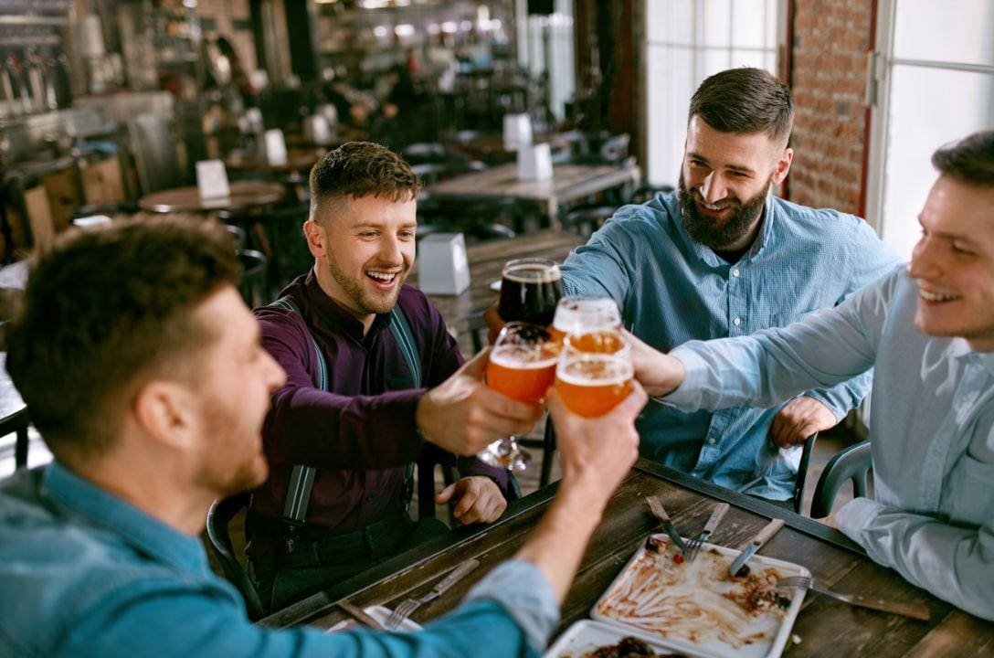 Questão de saúde! Homens precisam sair com amigos 2 vezes por semana