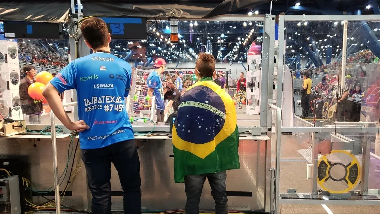 robotica custom logic apoia projeto de ensino para jovens