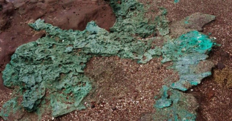 Rochas de plástico se formam no arquipélago mais isolado do Brasil, mostram estudos.