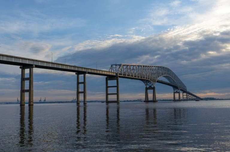 Saiba mais sobre a ponte que foi destruída após ser atingida por um navio em Baltimore