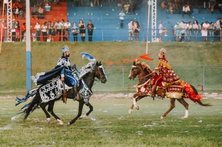 Saiba o que são as Cavalhadas. Neste ano o circuito irá começar em Luziânia