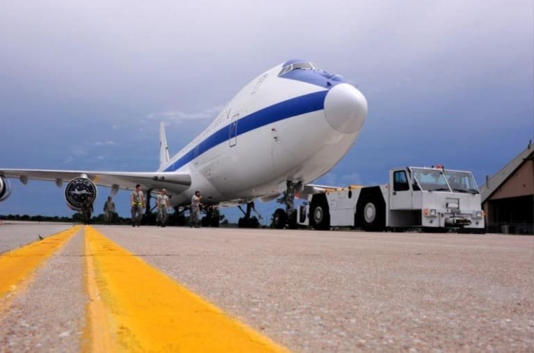 Viu este avião nos céus? Significa que o fim está próximo!