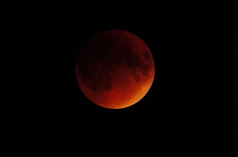 Setembro terá Lua de Sangue, eclipse solar e outros fenômenos