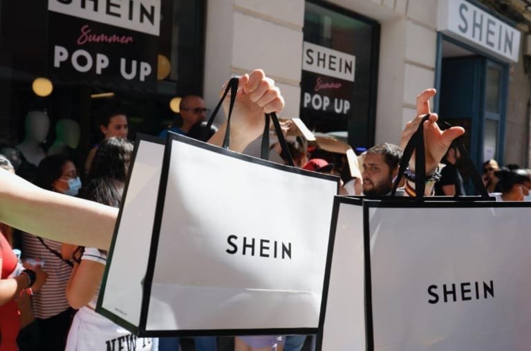 Shein vende mais que Nike, Gucci e Zara e lidera o mercado global