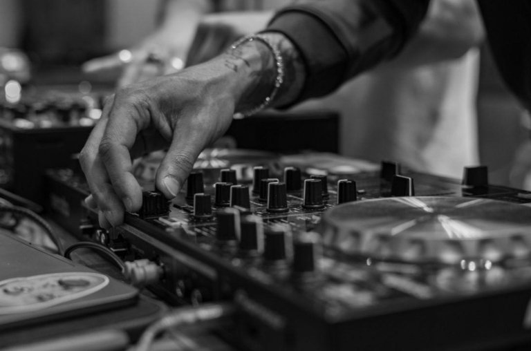 Spotify libera recurso de DJ para alguns usuários. Saiba mais: