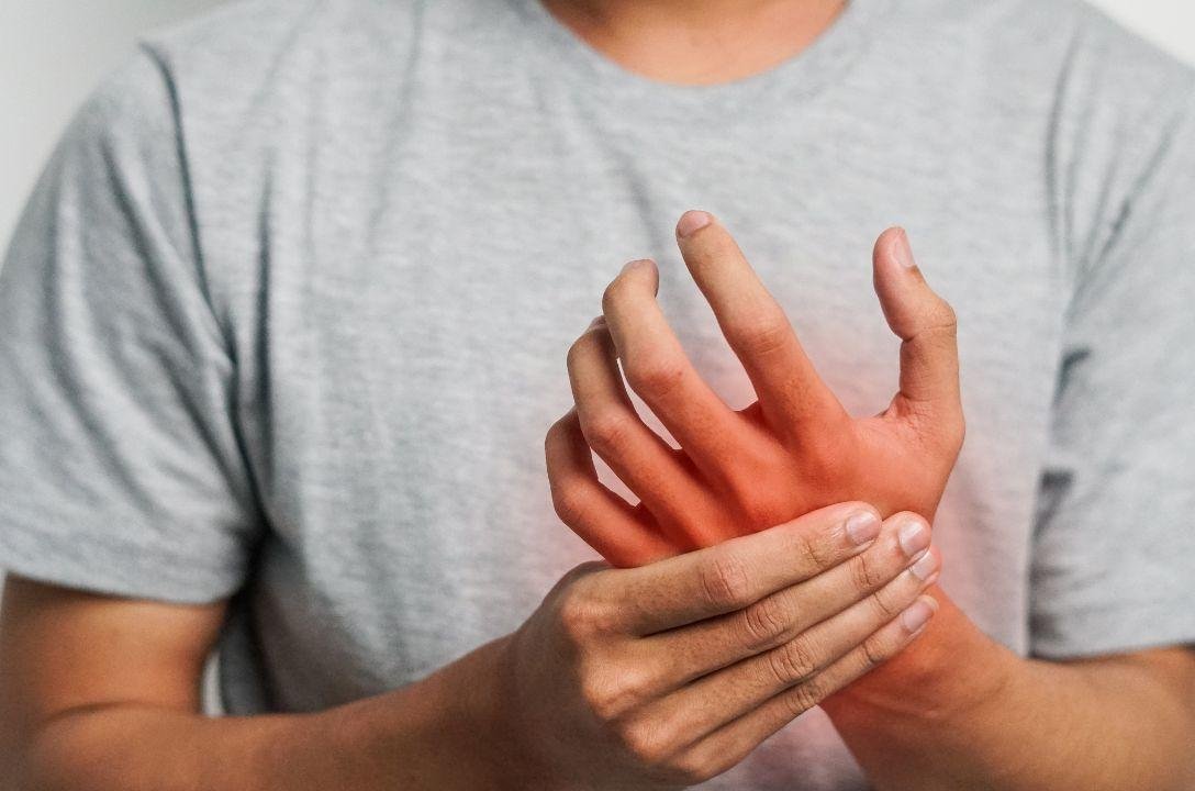 Suas mãos formigam quando você fica nervoso? Entenda por quê