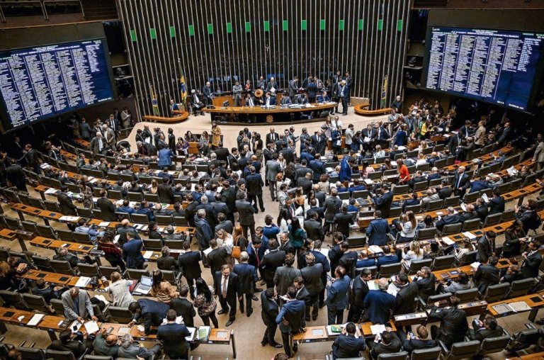 Supersalários rompem o teto constitucional no Congresso