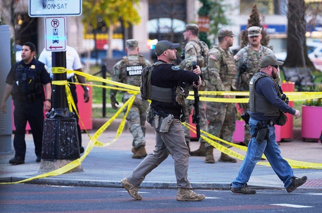 Tiroteio perto da Casa Branca deixa dois agentes mortos