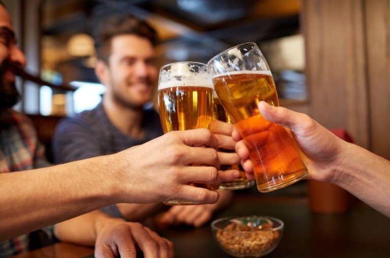 Tomar cerveja com os amigos é bom para a saúde mental
