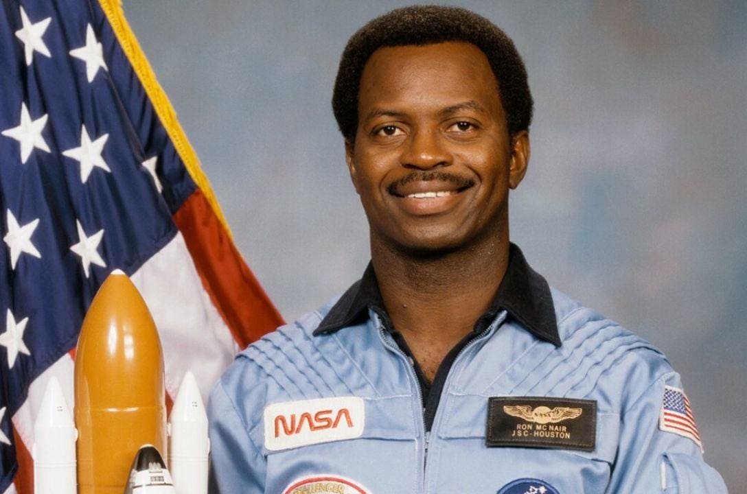 Um menino foi expulso da biblioteca - Hoje ela tem o nome dele.