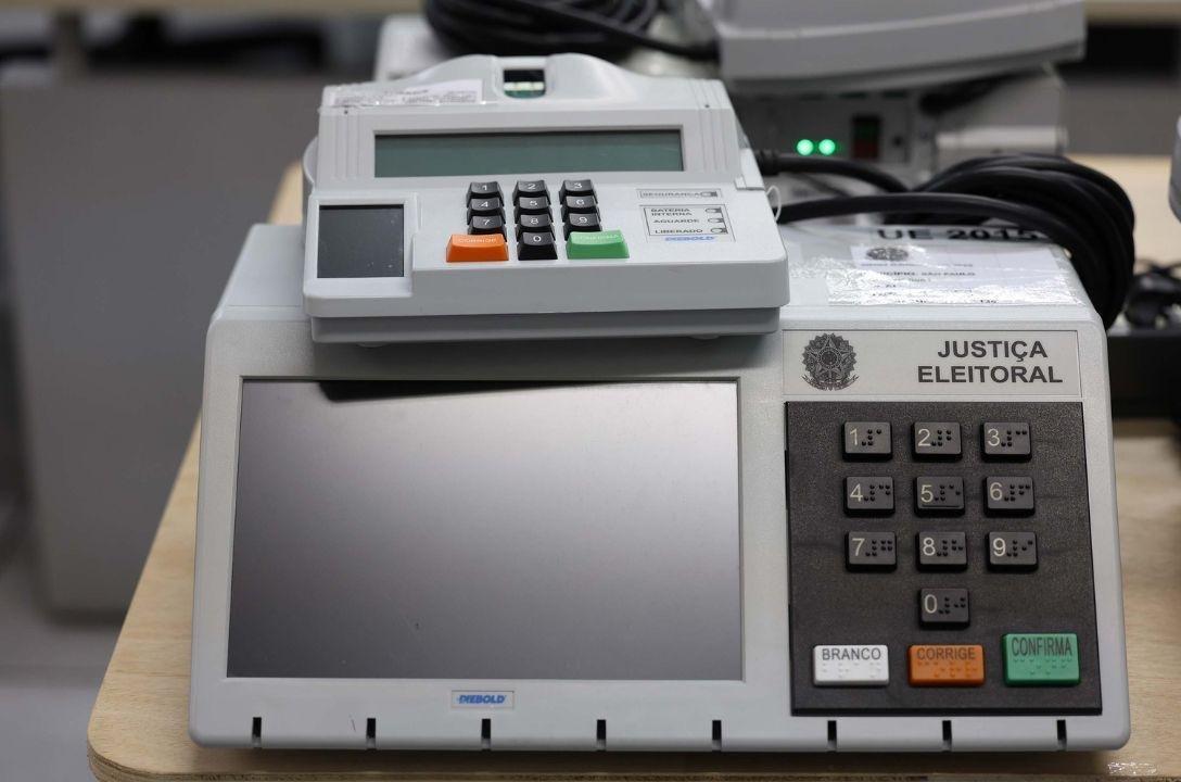 Urnas eletrônicas são aprovadas em teste de segurança para 2026