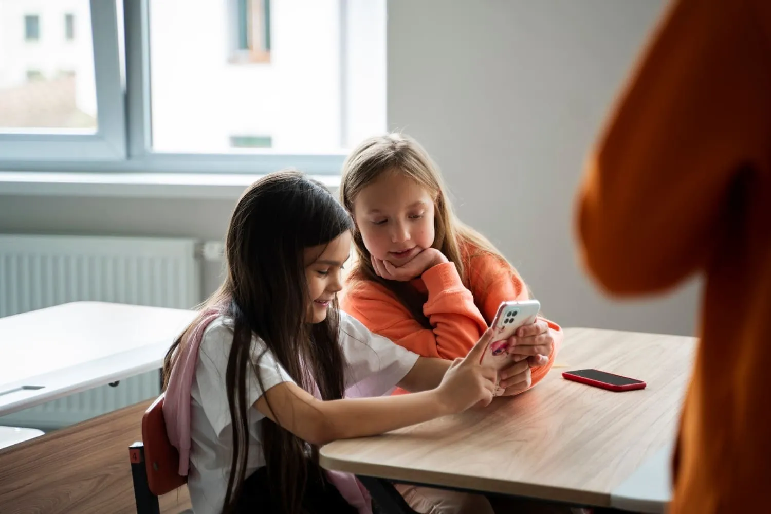 uso de celulares nas escolas e foco de debate no brasil