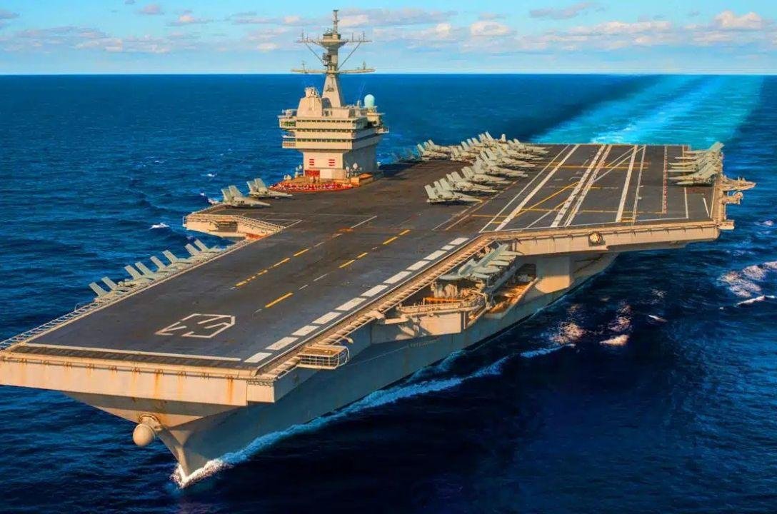 USS Gerald Ford, maior porta-aviões do mundo, chega ao Caribe