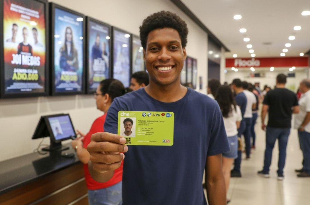 Veja como tirar a carteira de estudante de forma grátis e legal