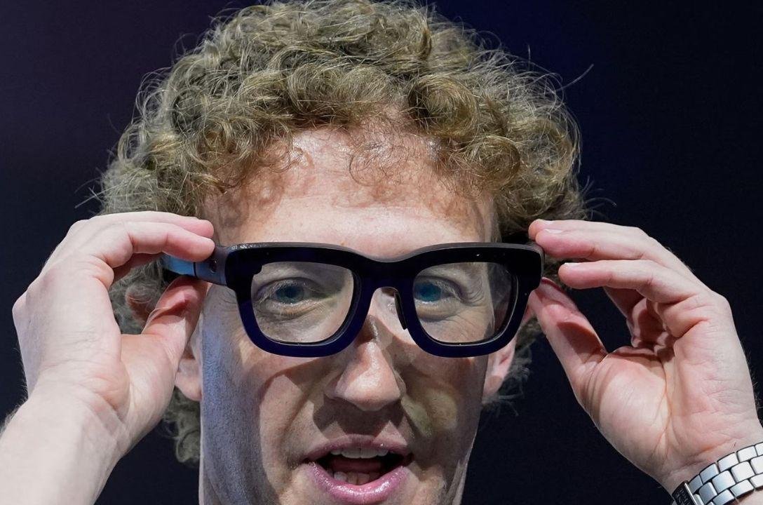 Zuckerberg prevê fim dos celulares. Serão substituídos em breve