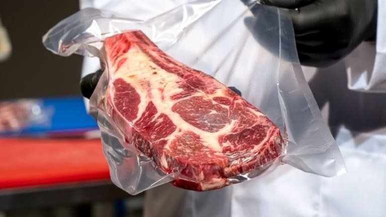 Carne a vácuo com mau cheiro é normal? Saiba o que fazer