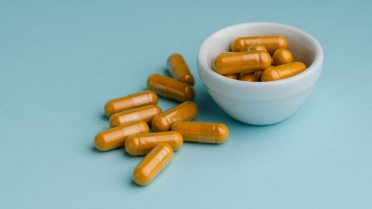 Suplementos de cúrcuma podem afetar o fígado, alerta Anvisa