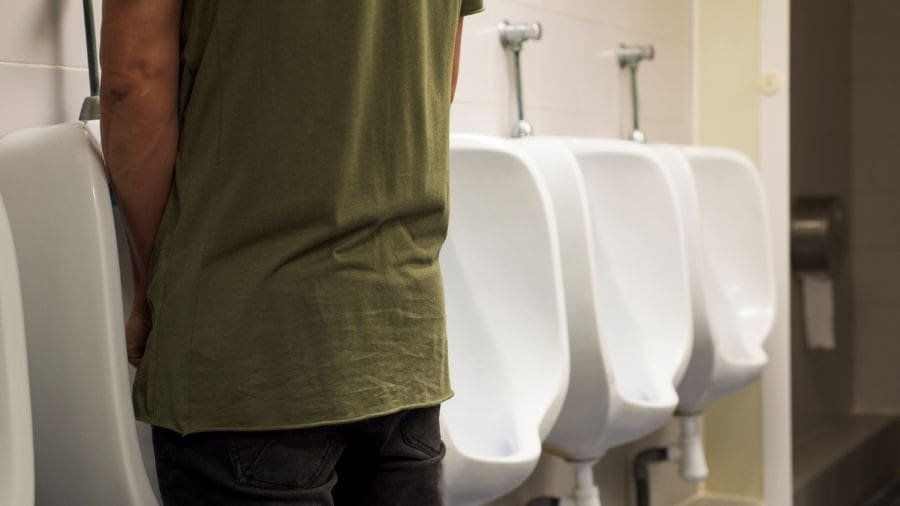 Homens devem usar papel após urinar? O que dizem os médicos?