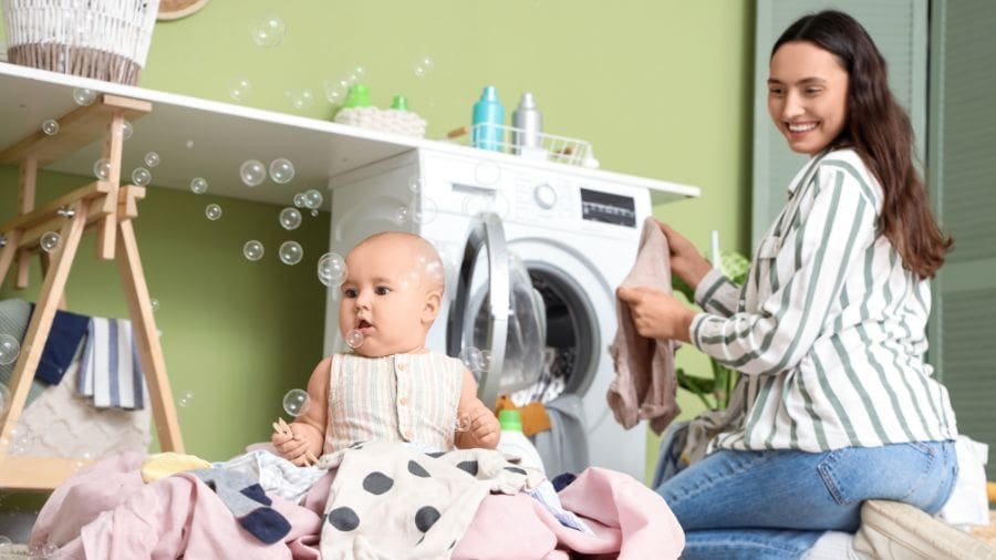 Os produtos mais recomendados s&atilde;o os neutros, hipoalerg&ecirc;nicos ou espec&iacute;ficos para roupas infantis